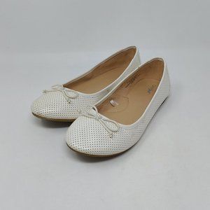 Cat & Jack Girls Cream Flat Shoes.